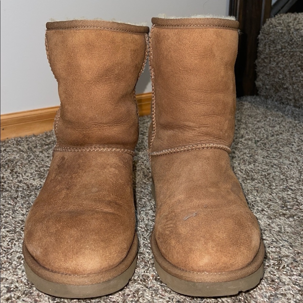 Womens UGG Classic Short II SIZE 7